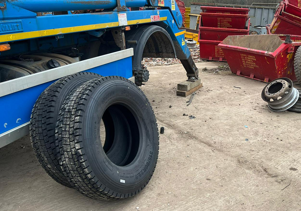 Trucktyres2u - Our Truck Tyre Fitters are fully Trained and experienced Truck Tyre Fitters, Fitting new Truck Tyres to your truck where ever you are in England, Scotland and Wales,  united kingdom